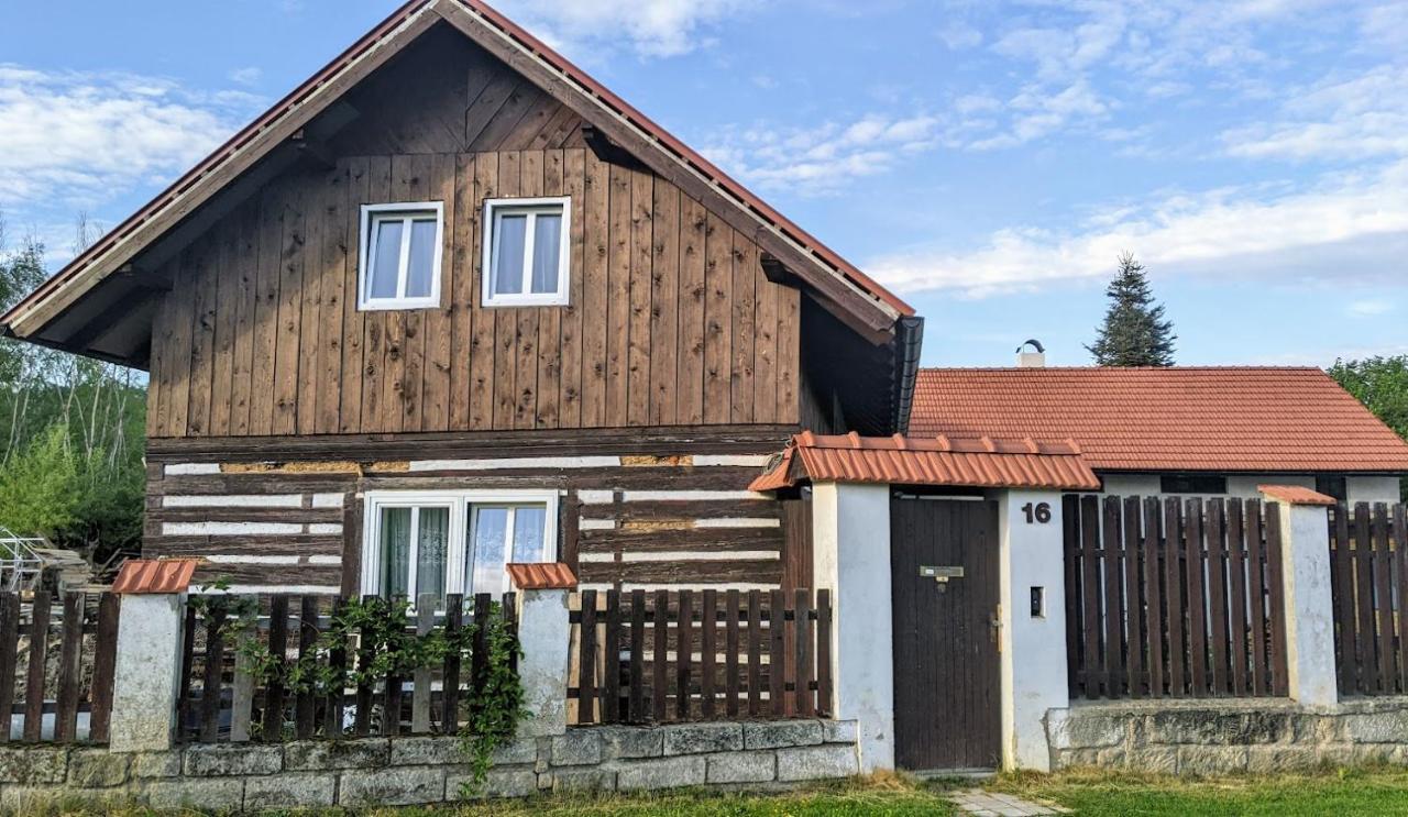 Chalupa U Rybnika Strehom Dolní Bousov Esterno foto