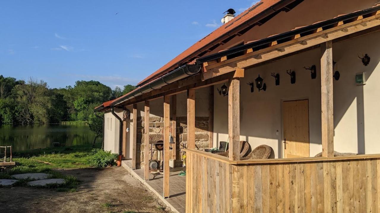 Chalupa U Rybnika Strehom Dolní Bousov Esterno foto